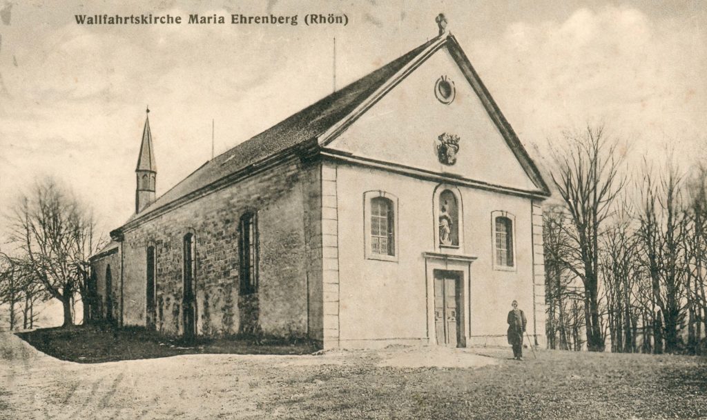 Wie 1731 das Langhaus unter dem fuldischen Fürstbischof Adolf von Dalberg fertiggestellt worden war, so präsentierte sich bis 1958 die Wallfahrtskirche. | Postkarte: Sammlung Alfred Saam (Burkardroth)