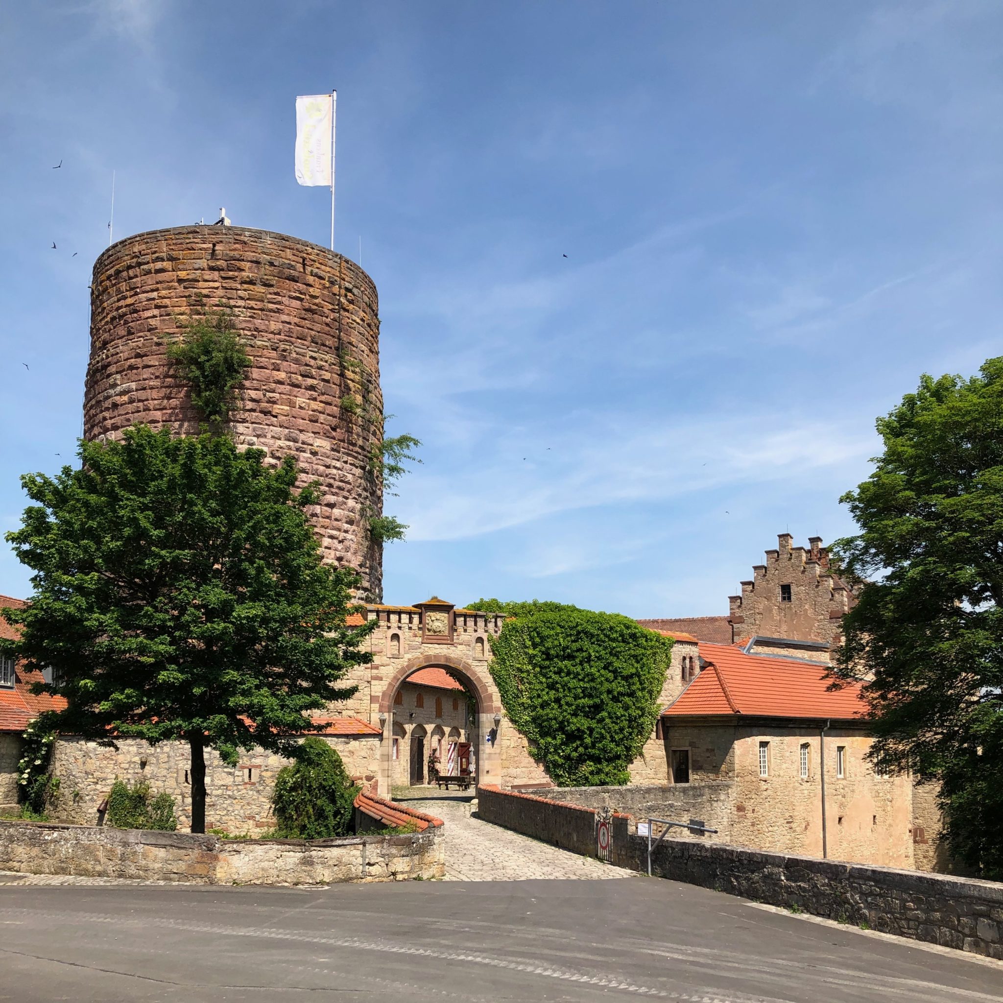 Eine Herrliche Aussicht Und Tolle Gaumenfreuden Auf Schloss Saaleck 