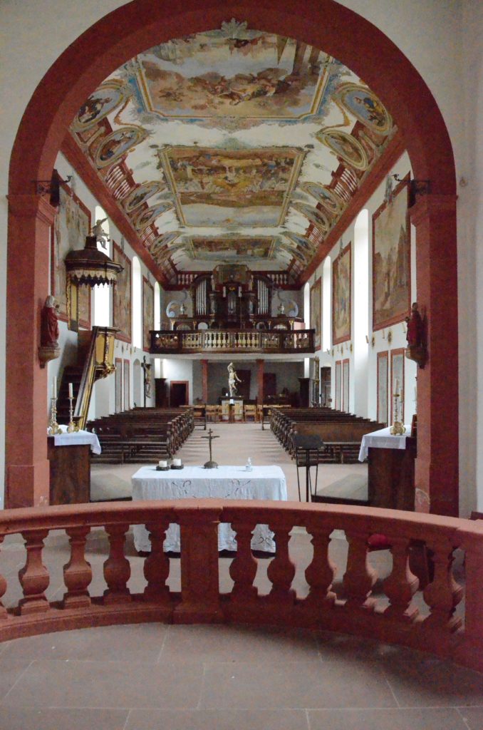 Decken und Wände der Kirche des ehemaligen Klosters Himmelthal zeugen davon, dass hier Gesellen von Giovanni Battista Tiepolo tätig waren.