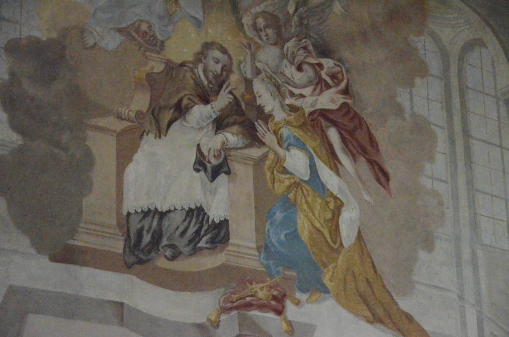Wandbild im Chorraum: Johannes von Nepomuk nimmt der Frau des böhmischen Königs in Prag die Beichte ab.