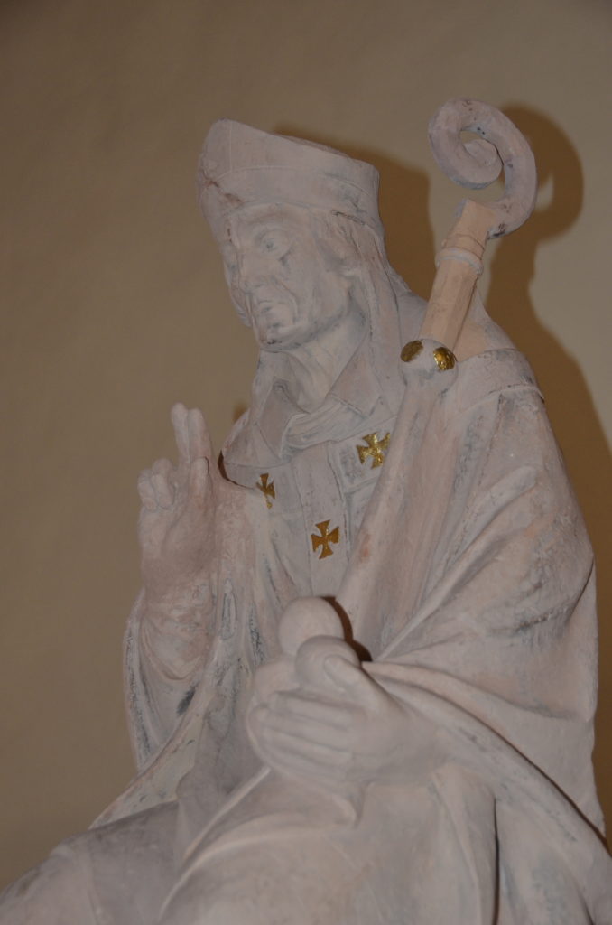 St. Nikolaus ist der Schutzpatron der Schiffer. Seine Figur darf in einer Schifffahrtsmuseumskirche freilich nicht fehlen.