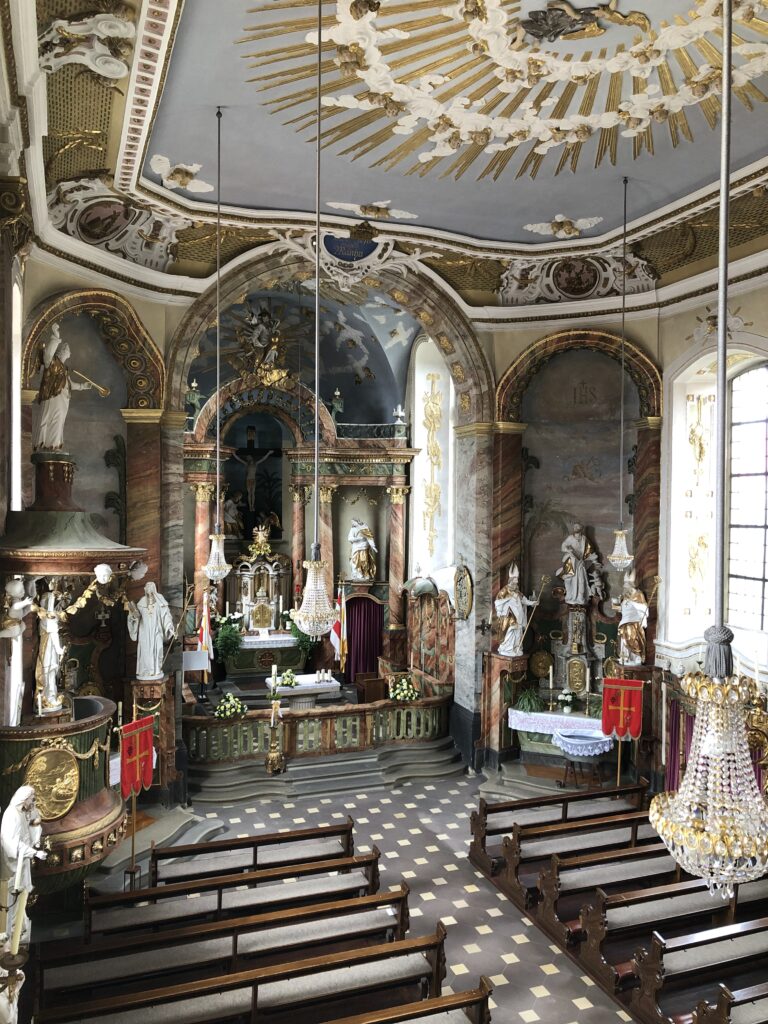 Stilreiner Klassizismus im Kircheninnenraum in Rittershausen