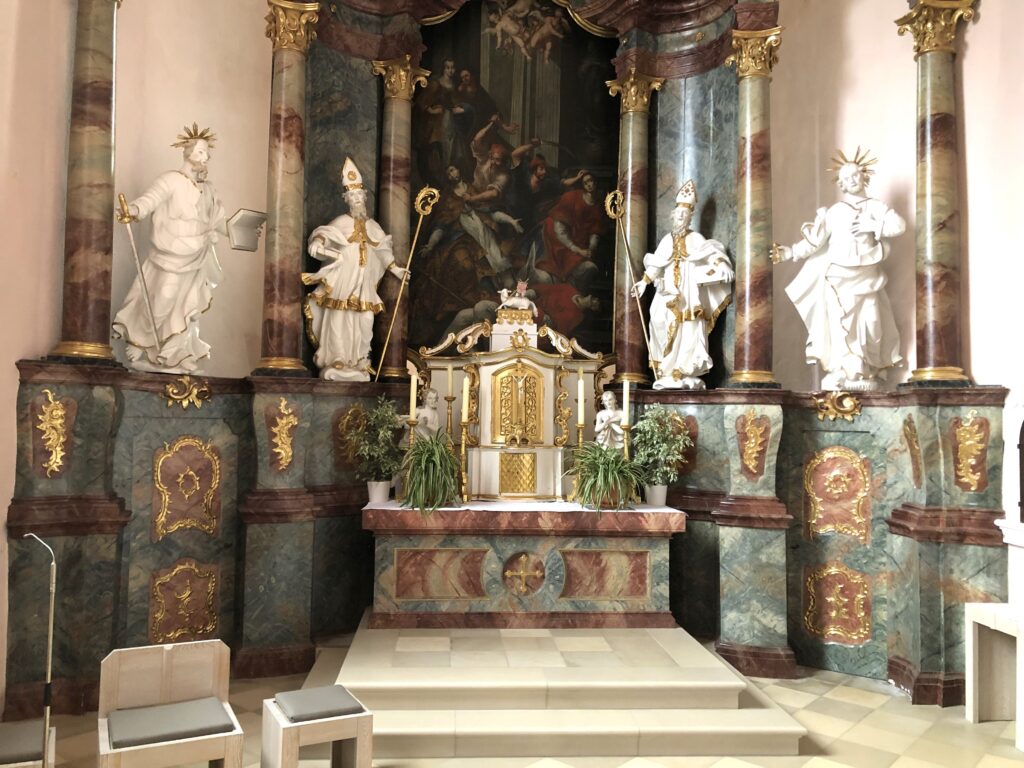 Für die Ostheimer Nikolauskirche arbeiteten angesehene Künstler.