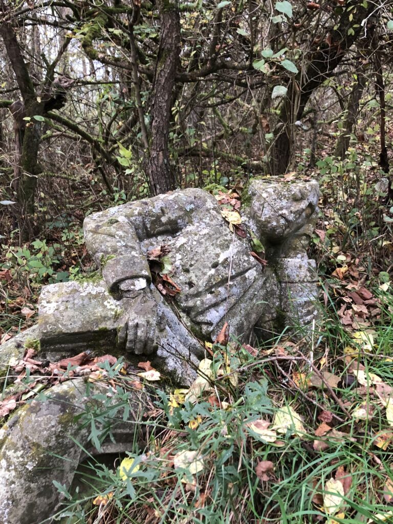 Der schlafende Petrus gehört zur Ölberggruppe auf dem Ostheimer Streifberg.