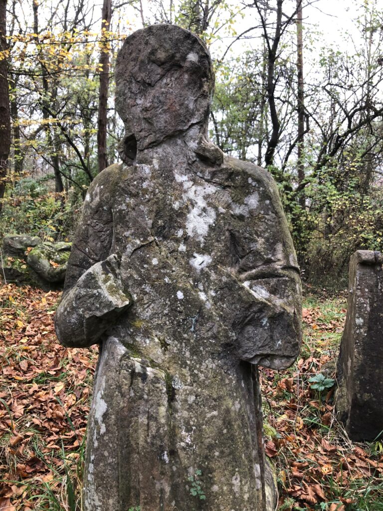 Gesicht und Unterarme fehlen dem Gottessohn in der Ölberggruppe.