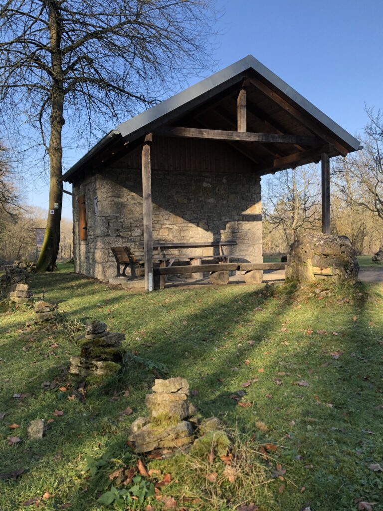 Frühere Kantine und Steinbruchsschmiede.