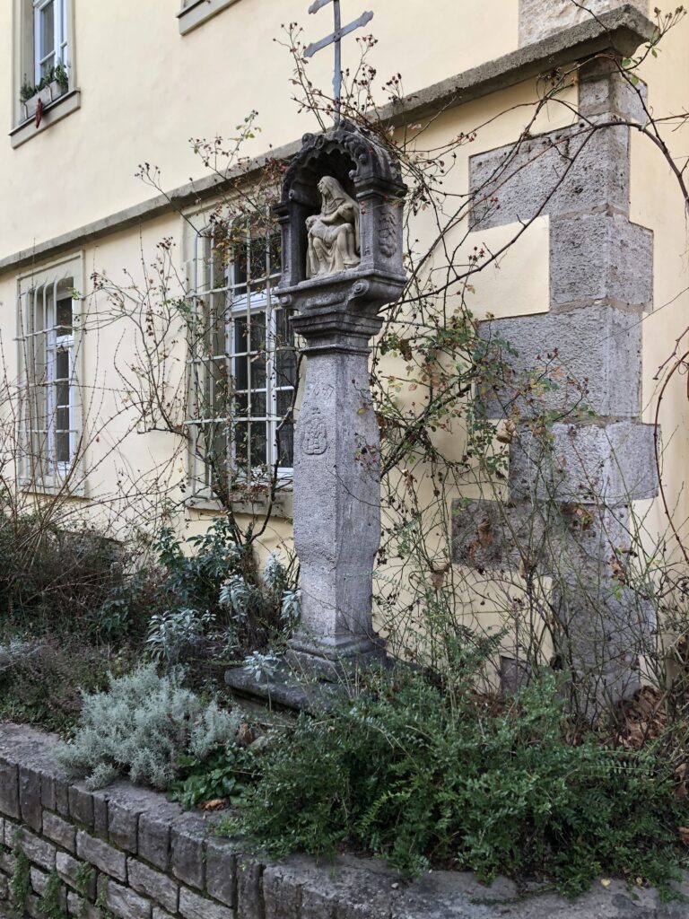 Bildstock mit einer Pieta.